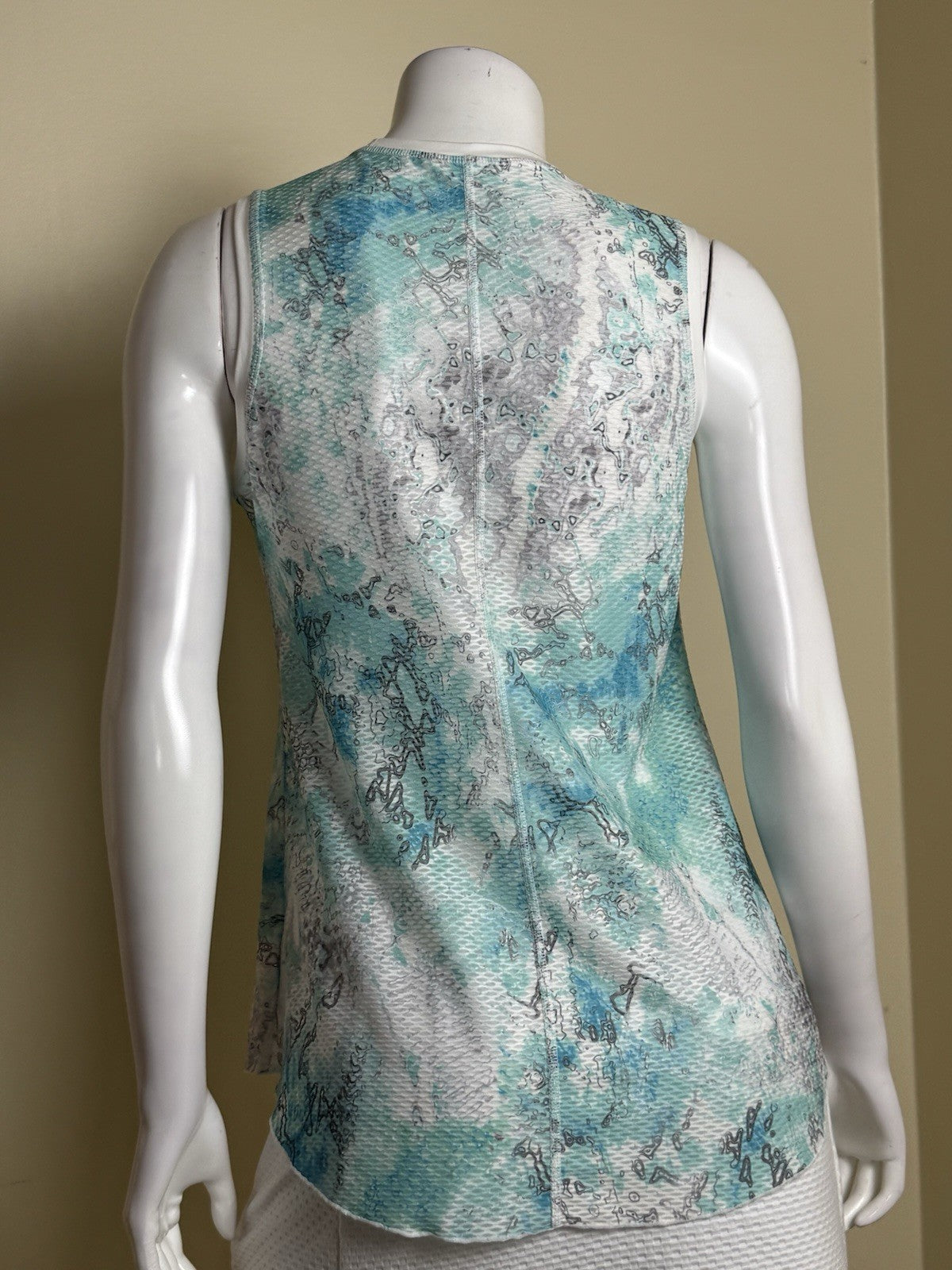 SOFIBELLA Women’s Golf-Tennis Shirt Sz M.  (B.174)