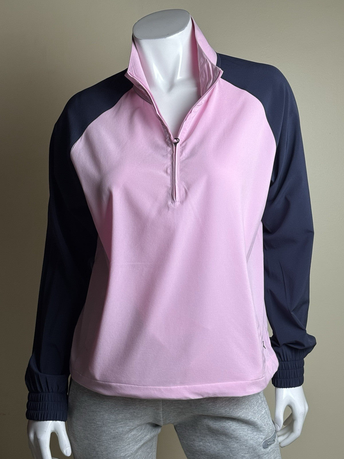 PUMA Women's Golf Sweatshirt Sz S.      (B.157/3)