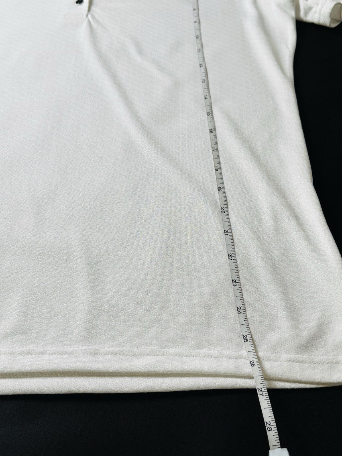 A.U.R Women's Golf Polo White Shirt Sz XL.       (B.146)