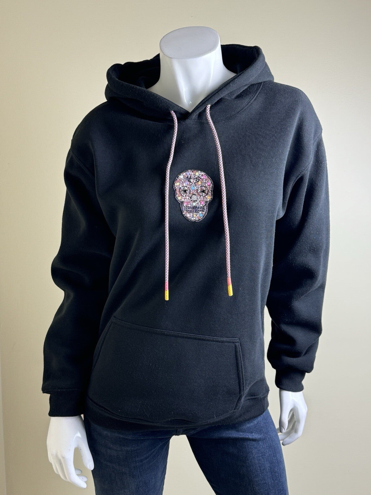 Viori La Vio Women’s Skull Rhinestone Hoodie Sweater Sz M.  (B.94)