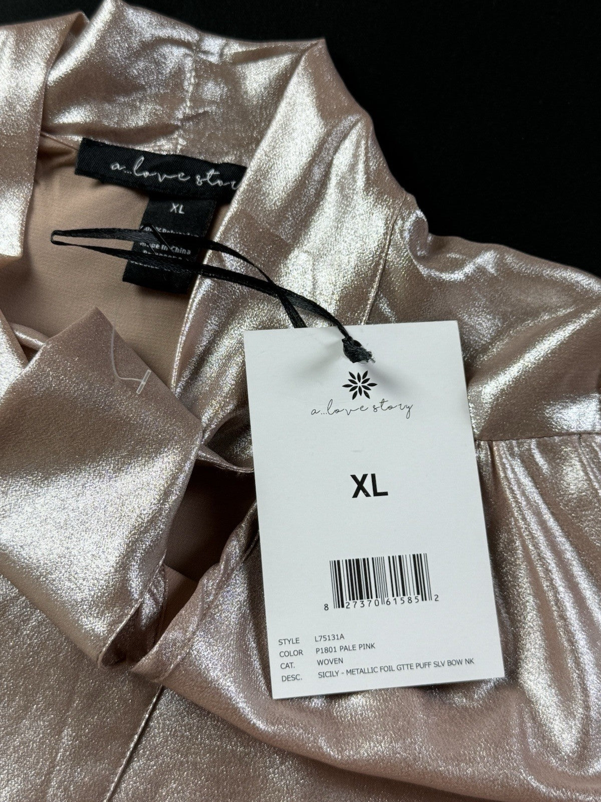 A Love Story Women's Metallic Foil Material Blouse Sz XL.      (B.187)