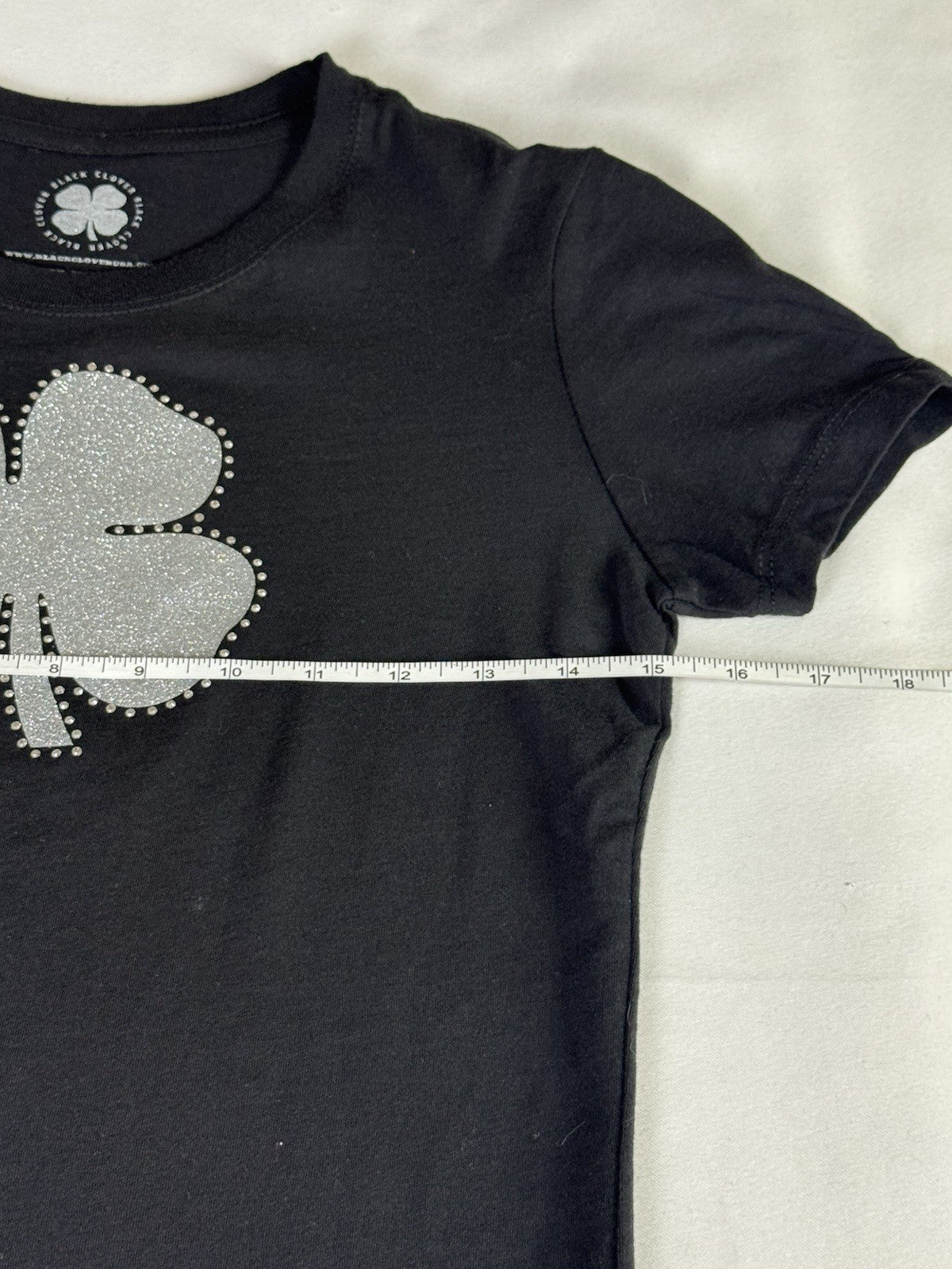 Black Clover Women’s T-Shirt Logo Sz M    (B.182)