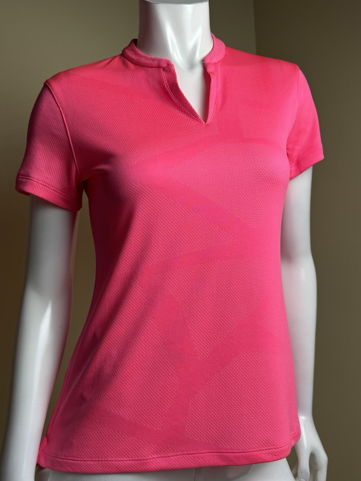 Nike Women’s Top Golf Shirt Sz S.       (B.170)