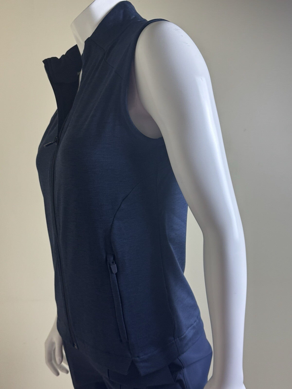 Puma Women’s Golf Navy VEST Sz S.    (B.110/2)