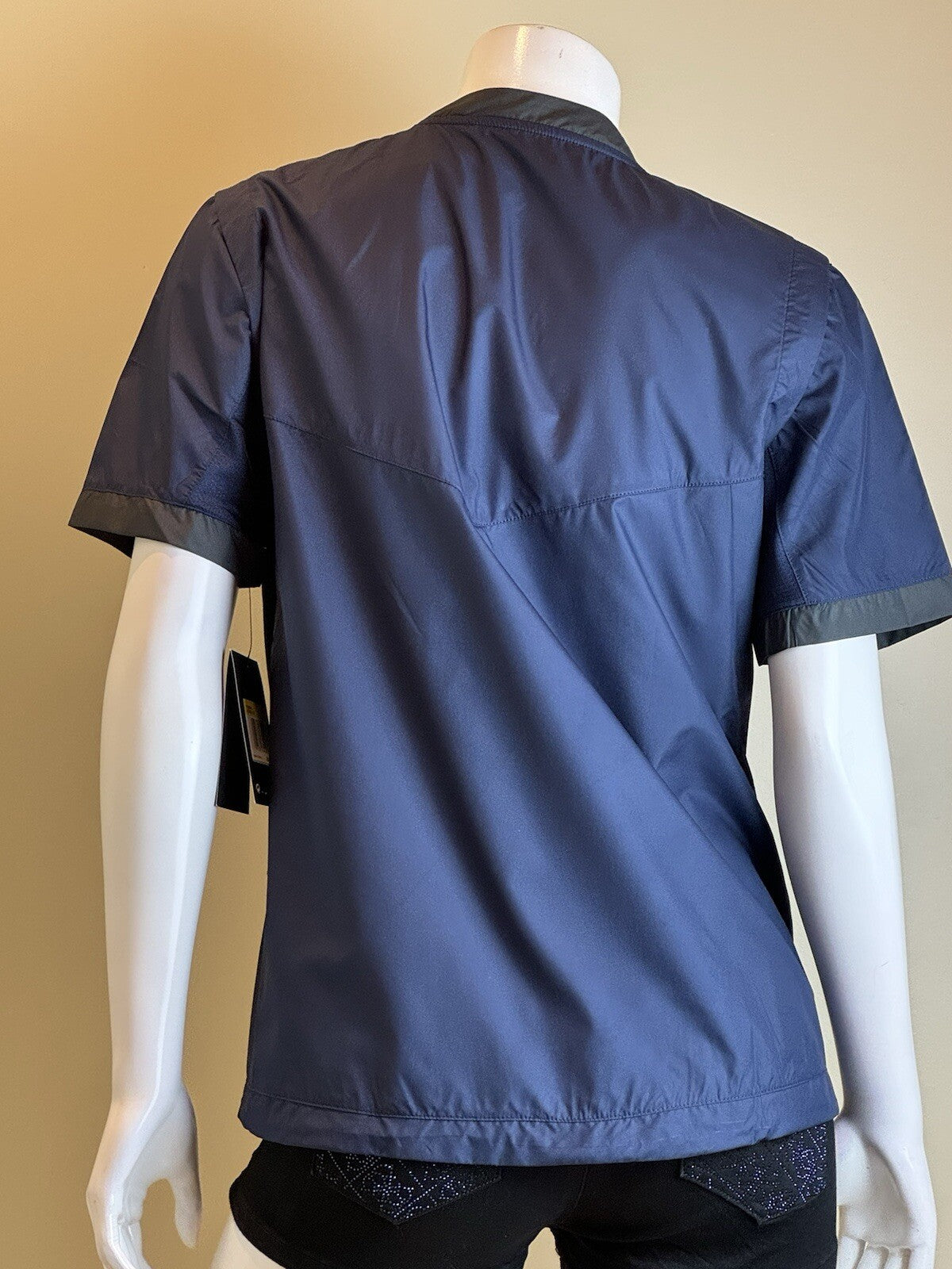 $60 Nike Yoga Women's Navy Size S Short Sleeve Yoga Top. (B66)