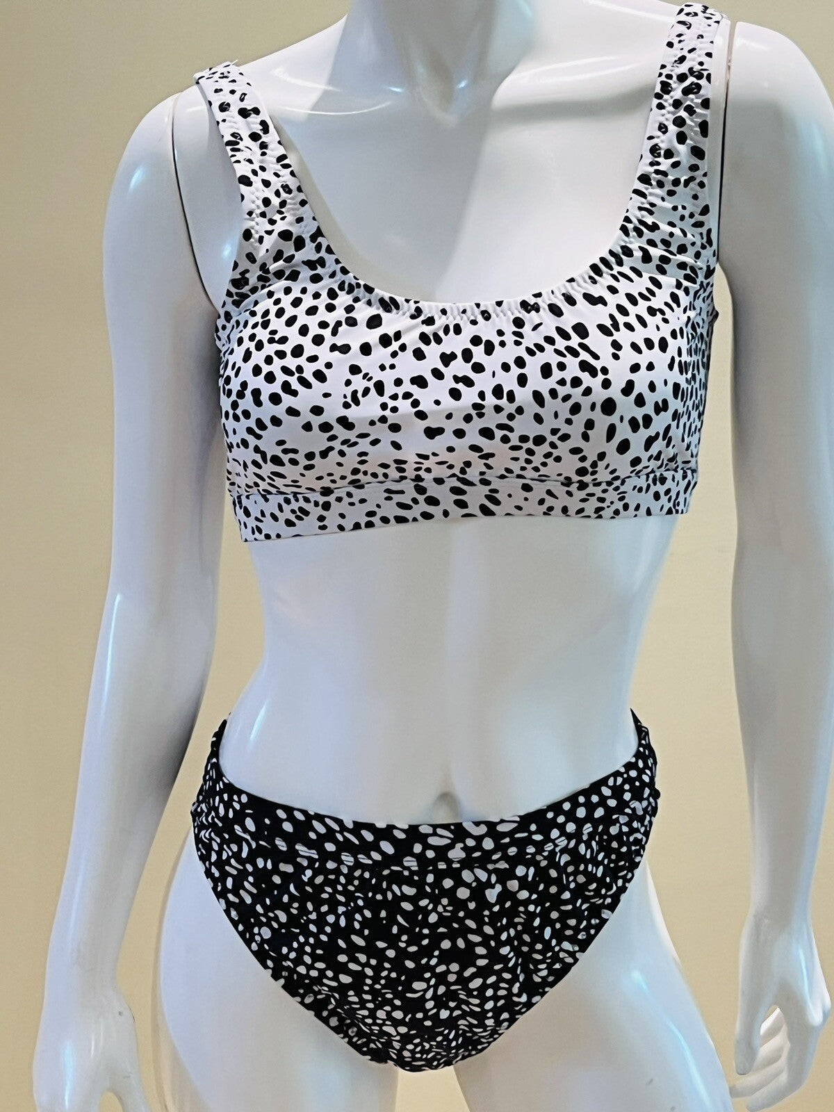 Dixperfect Women’s Size XL Black & White Bikini