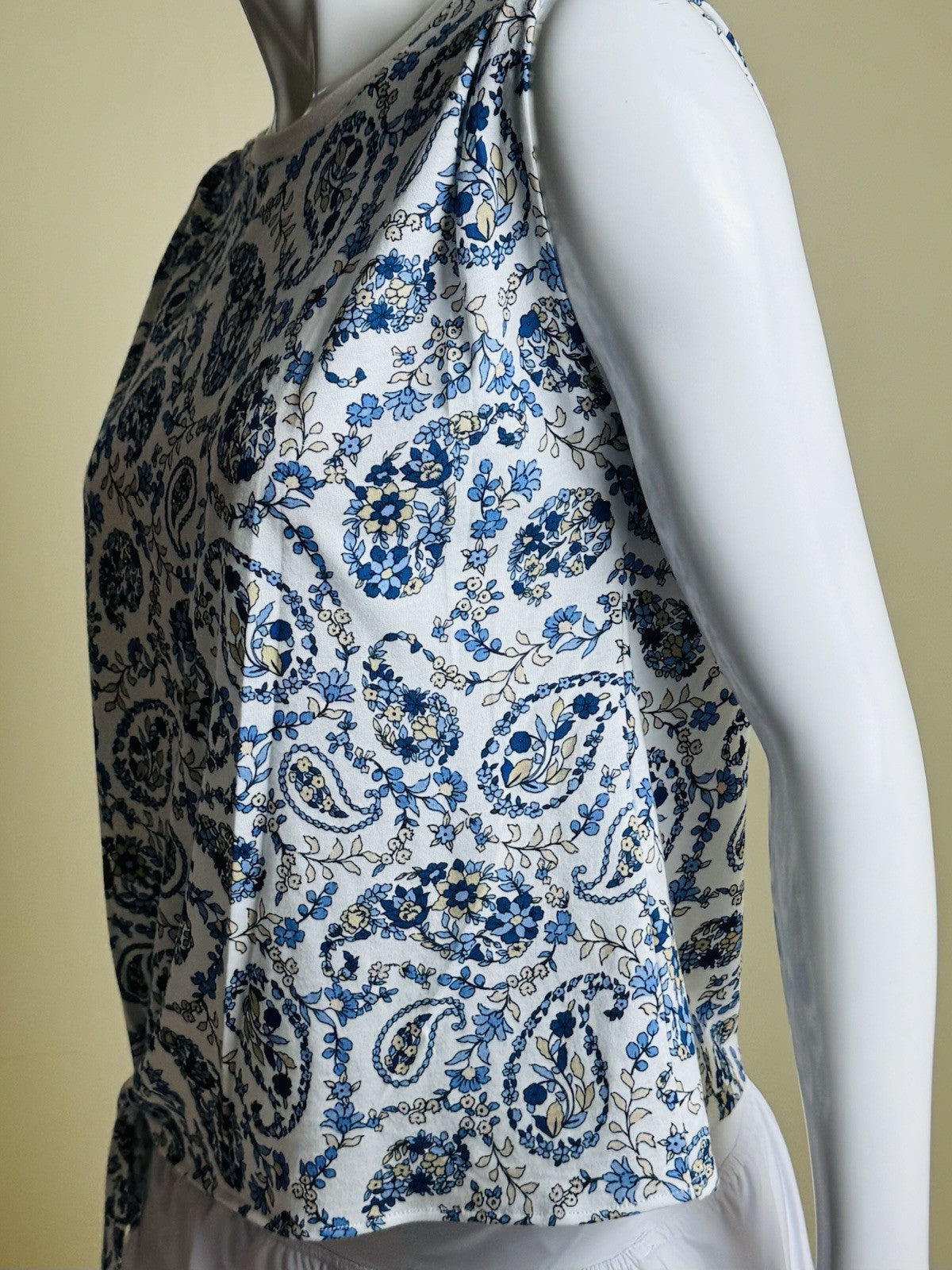 $49 Tommy Hilfiger Women's Paisley Printed Blouse Sz S.   (B.188)