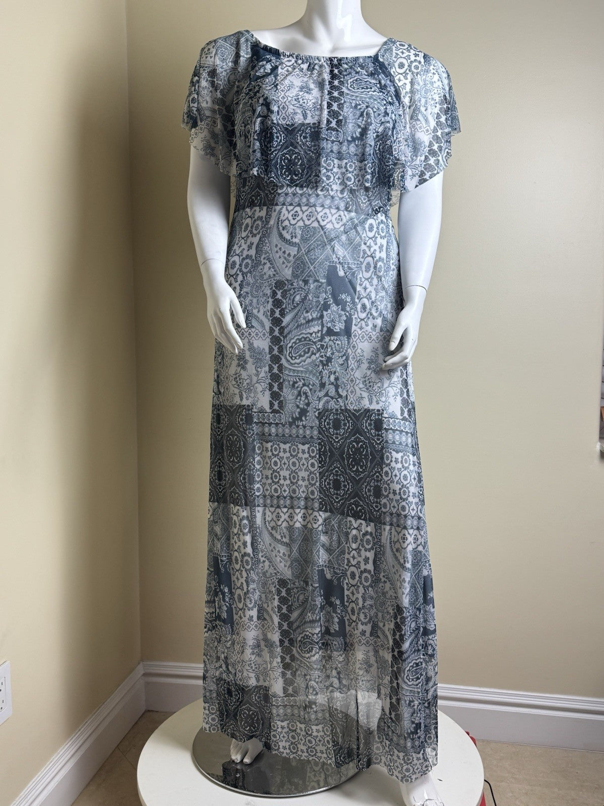 Ellen Weaver Women’s Gray Maxi Dress Sz XL. (B.166)