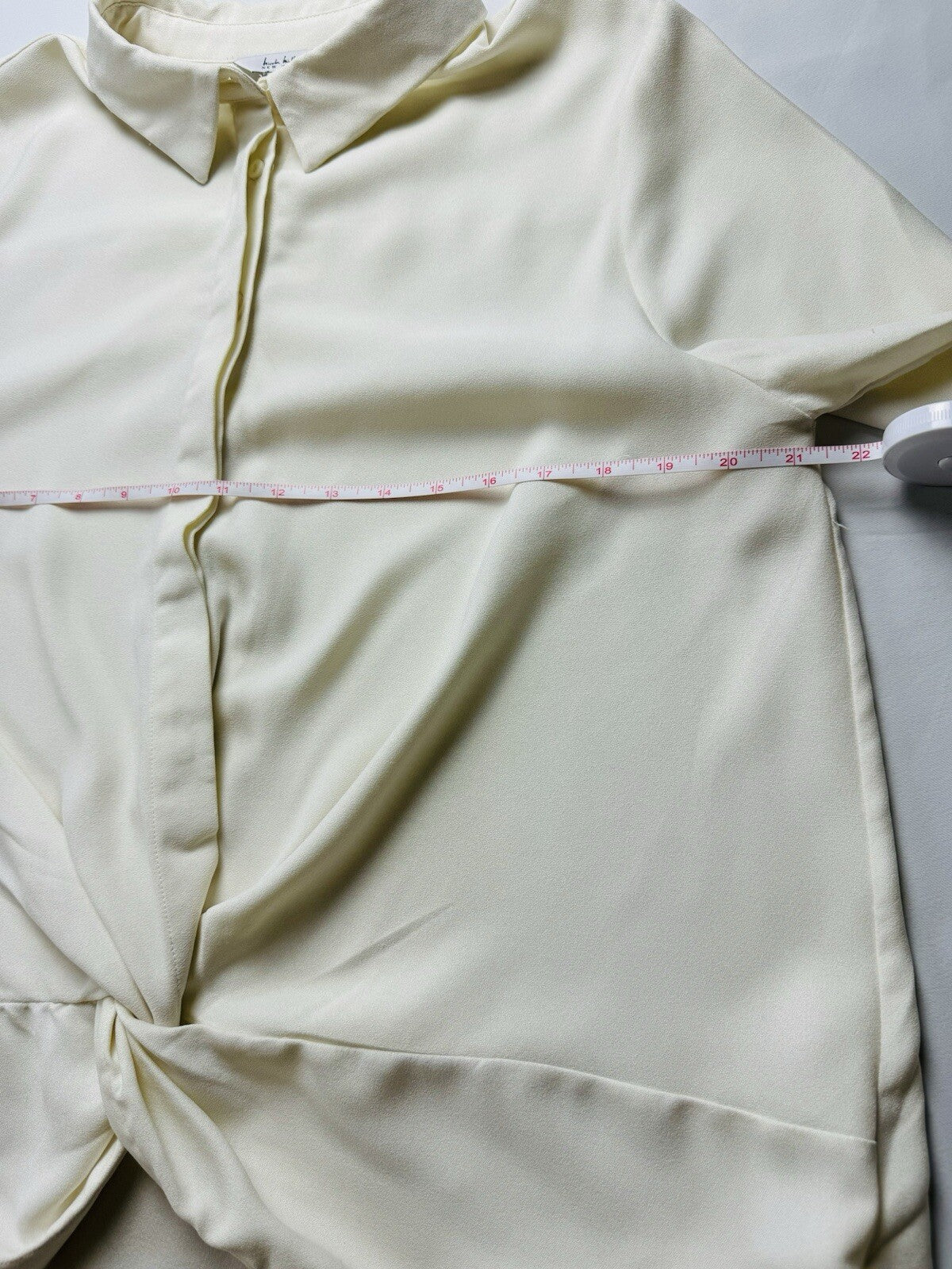 Nicole Miller Women’s Cream Blouse Top Sz L   (B.11)