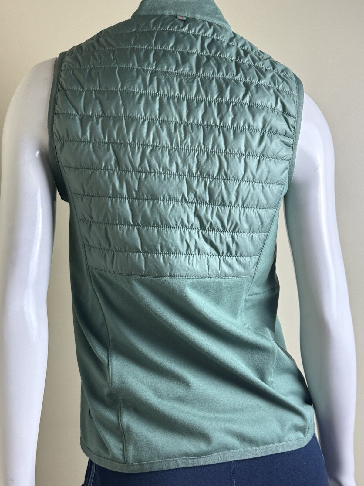 Puma Women’s Golf Green VEST Sz S.    (B.120)