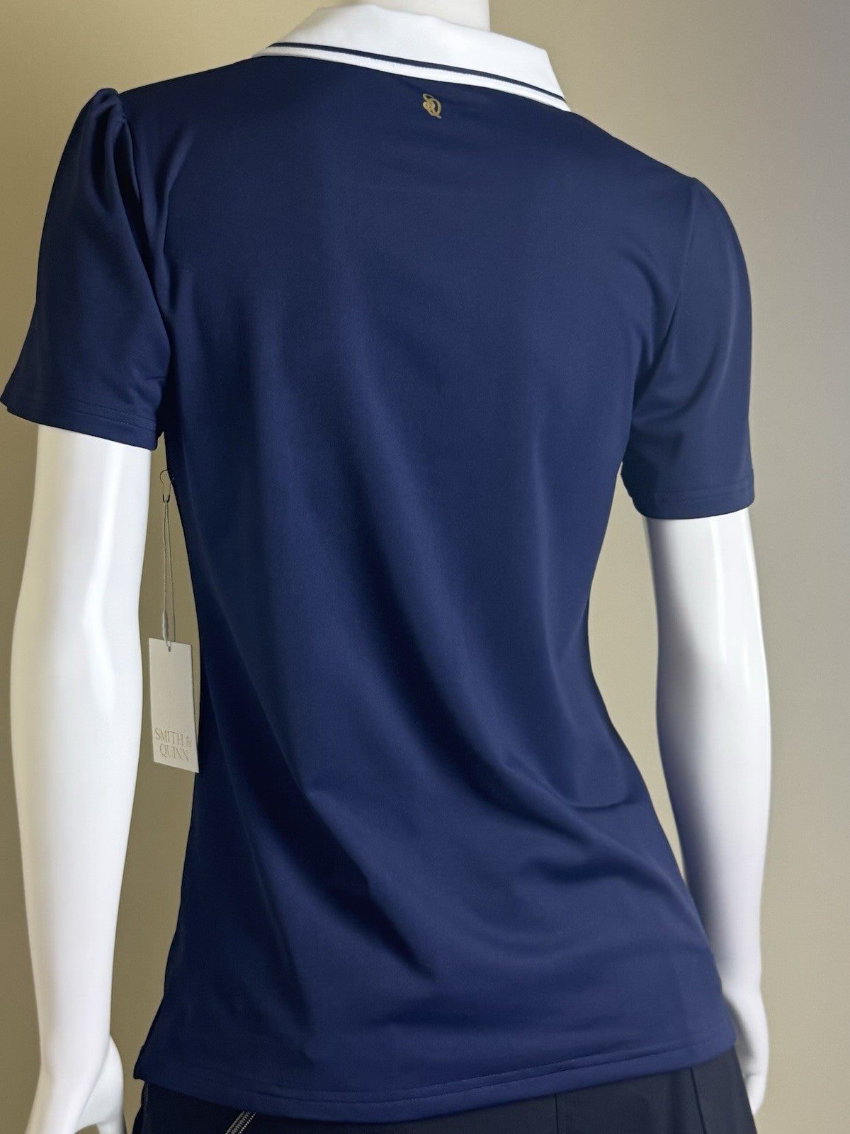 Smith & Quinn Women’s Golf Shirt Size L.      (B.159)