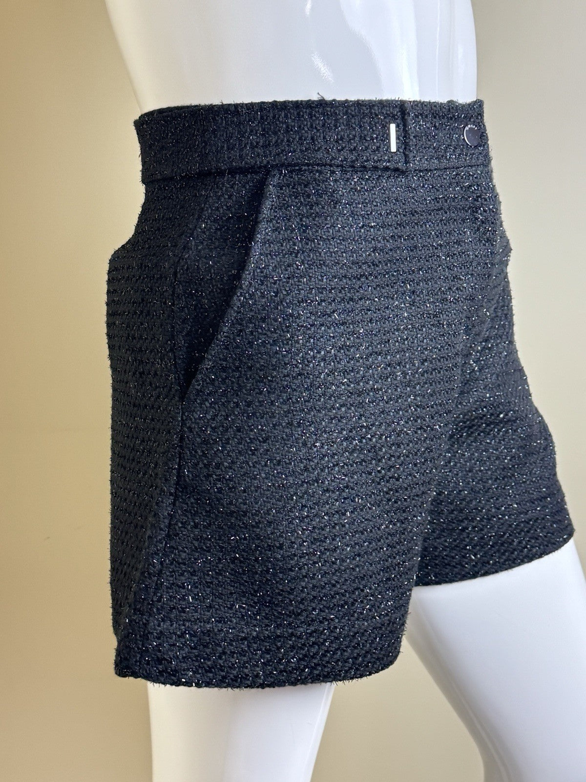 $98 Guess Women's Black Melissa Shorts Sz XL.        (B.141)