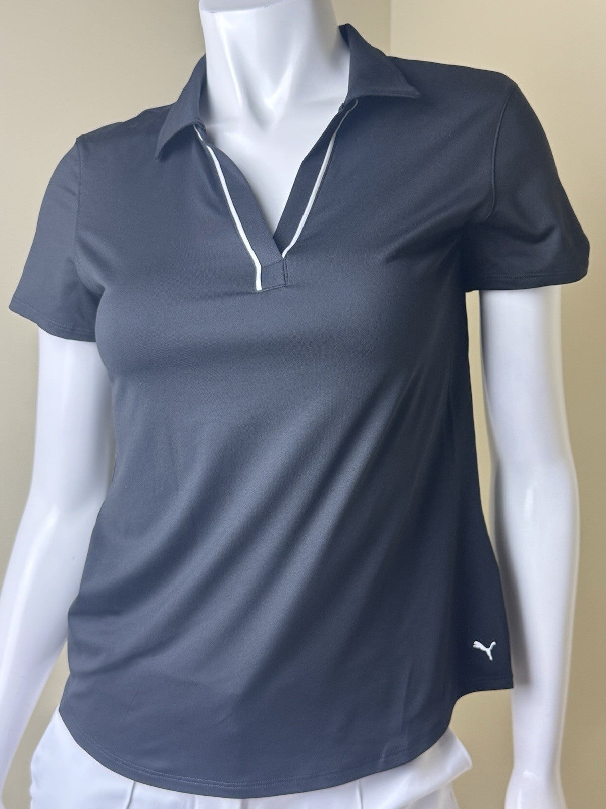 Puma Women’s Golf Shirt Sz S.   (B.161)