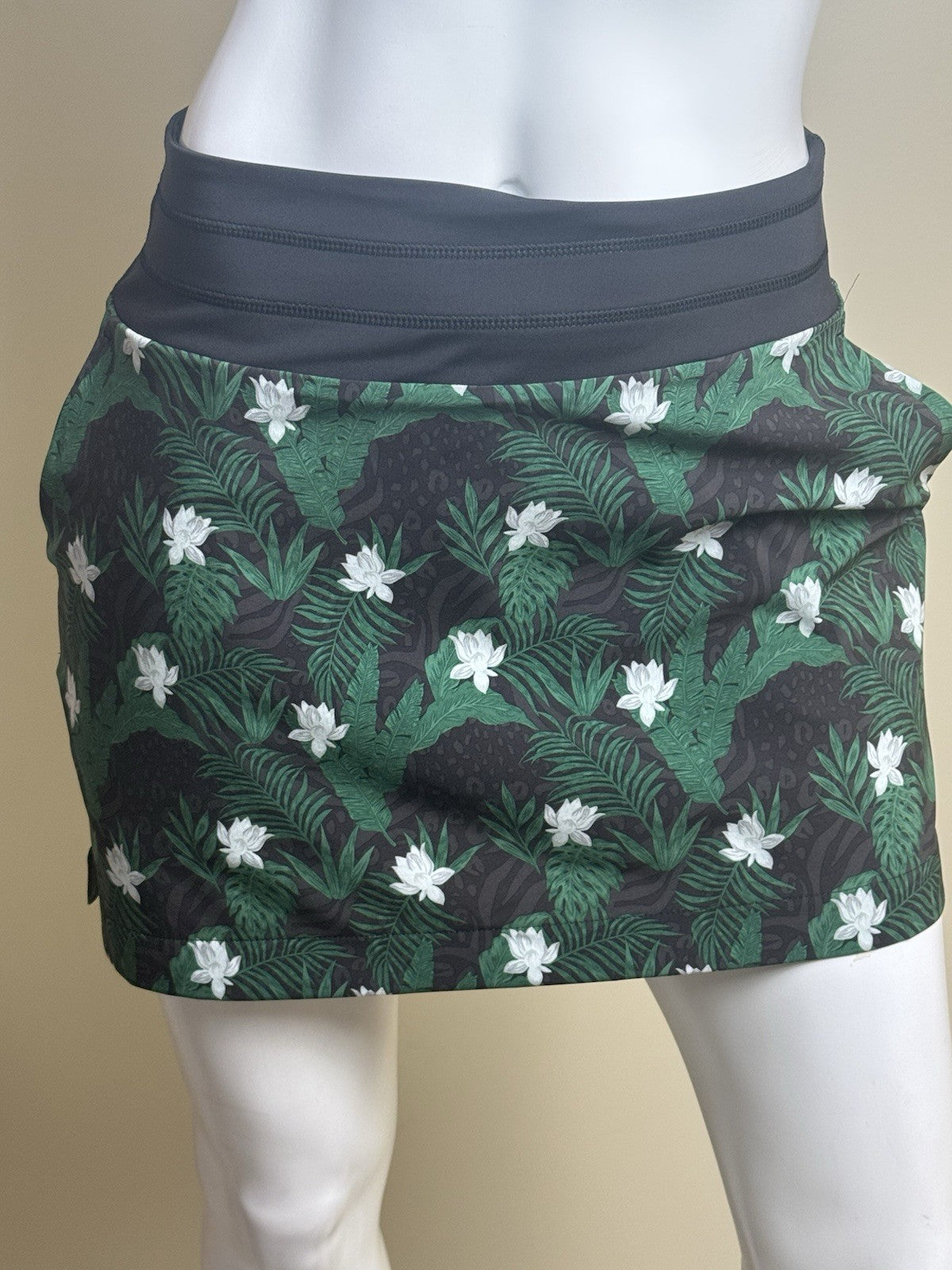 PUMA Women's Golf Tennis Skort Skirt Sz S (B.153/8)
