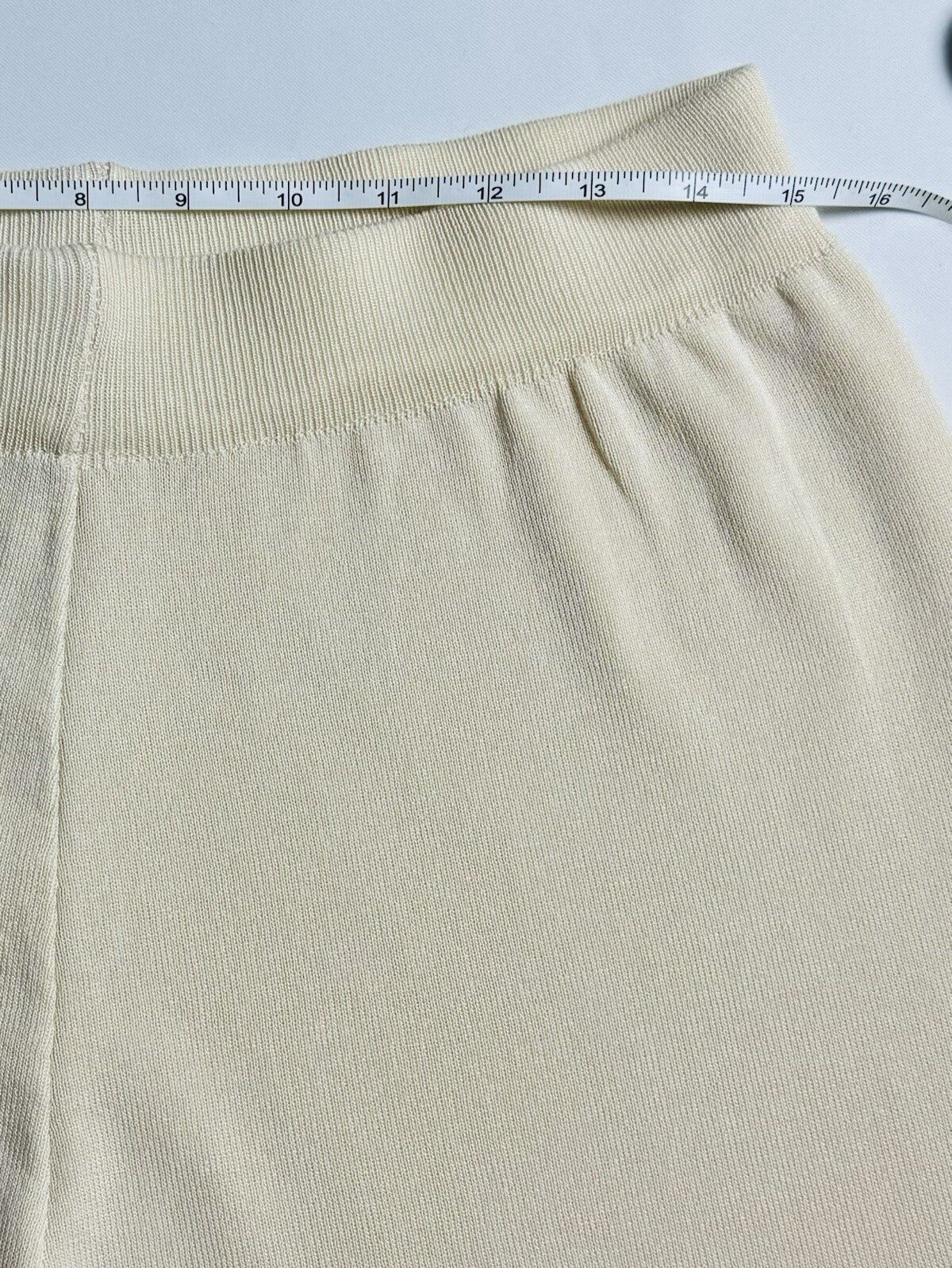 Women’s Beige Pull On Pants Sz XL.  (B.101)