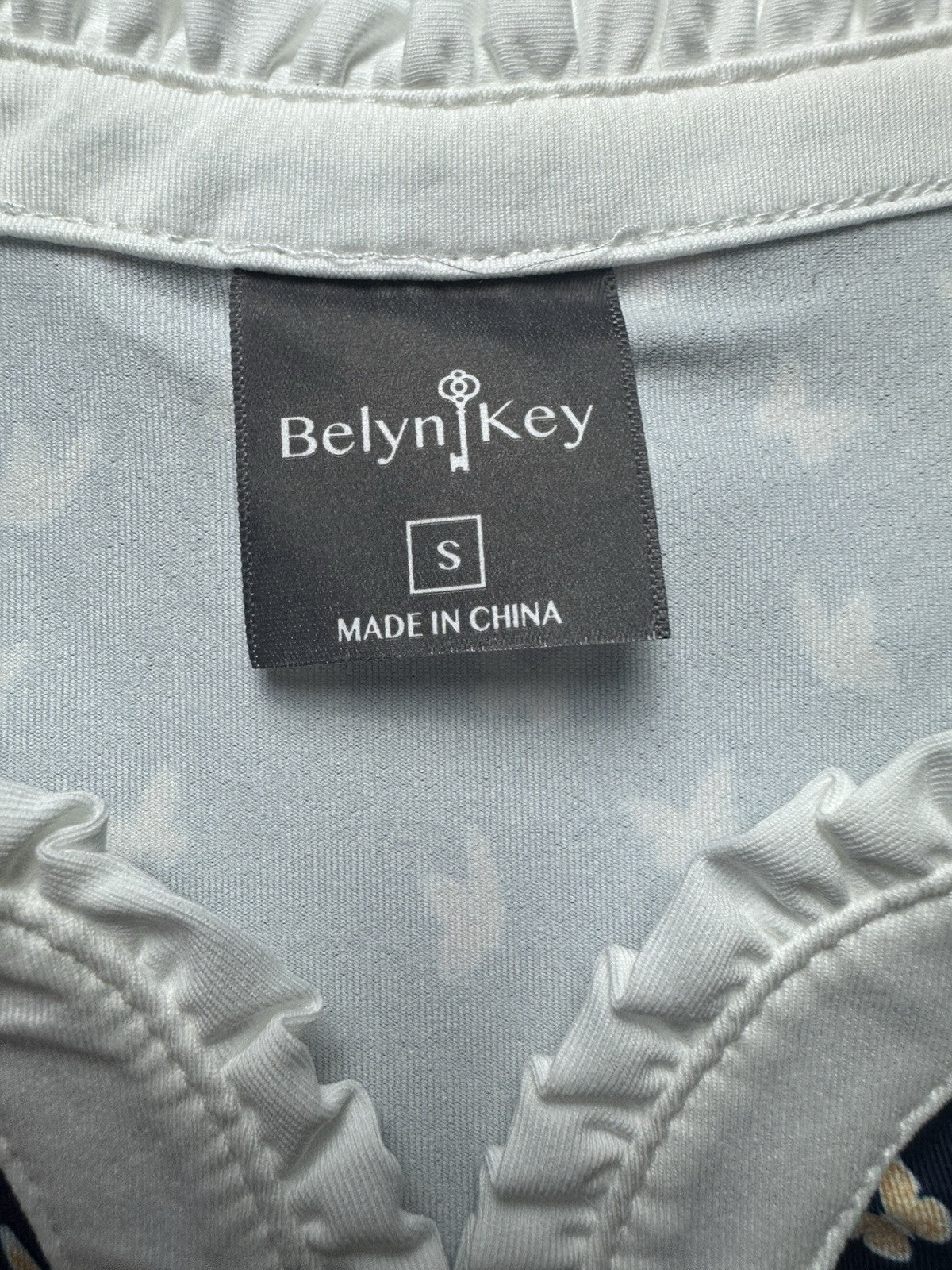 BELYN KEY Women’s Golf Shirt Sz S.    (B.33)