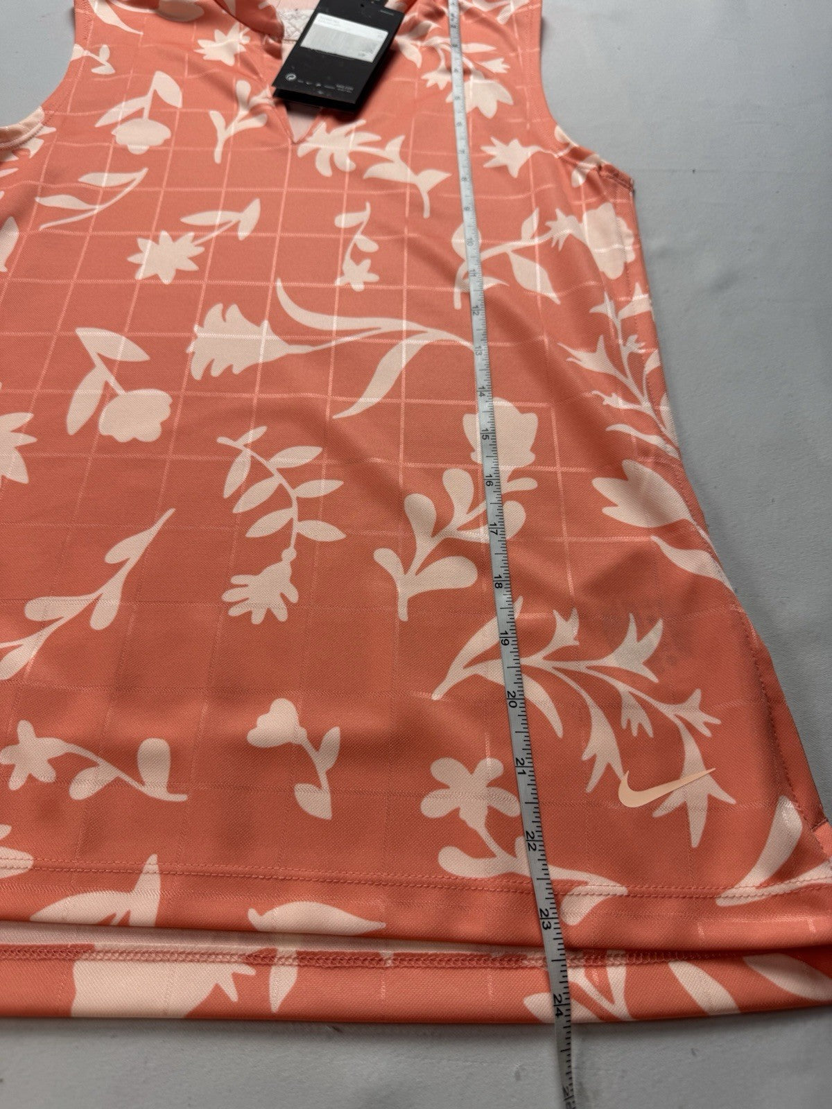 Nike Women’s Top Golf Sleeveless Shirt Sz XS. (B.148).