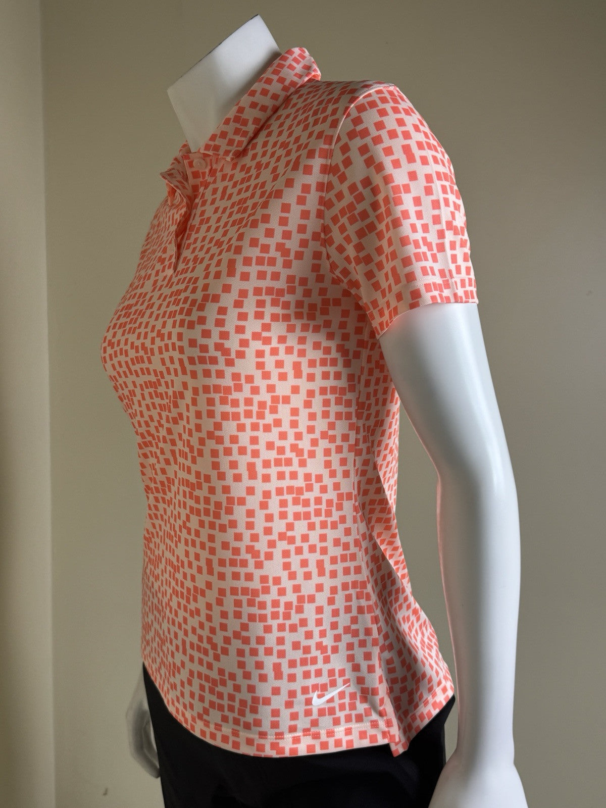 Nike Dri-fit Women’s Golf Shirt Sz S.    (B.39)