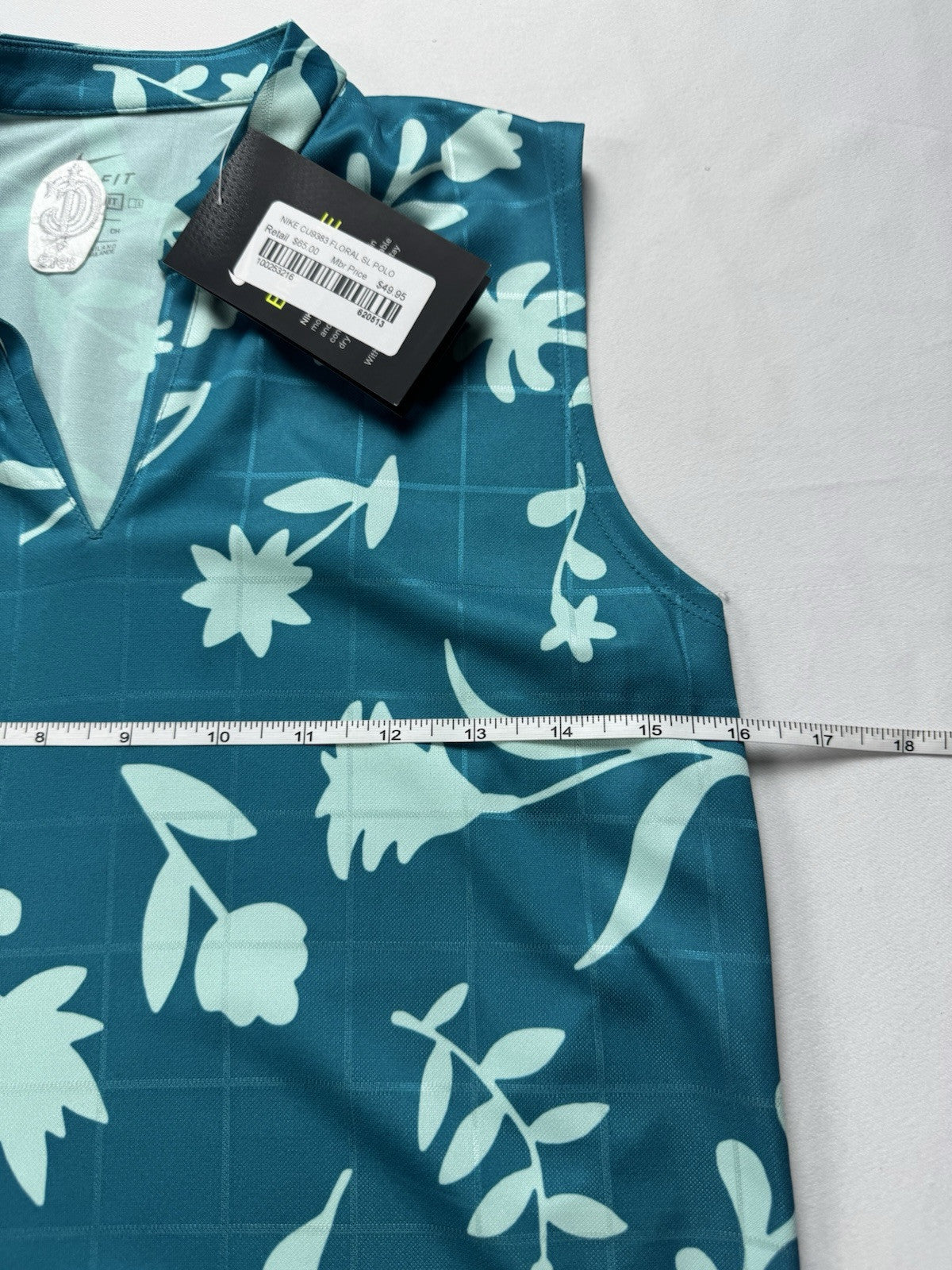 Nike Dri-fit Women’s Golf Shirt Sz S.    (B.33)