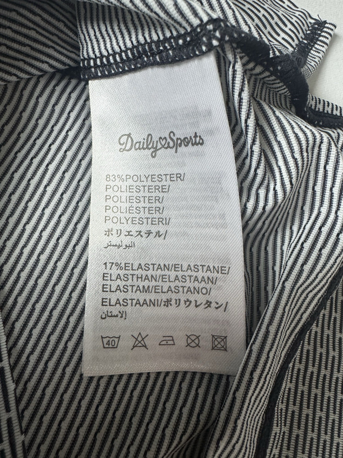 Daily Sports Women’s Golf Shirt Sz S     (B.33)