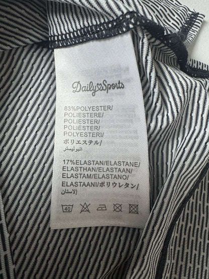 Daily Sports Women’s Golf Shirt Sz S     (B.33)