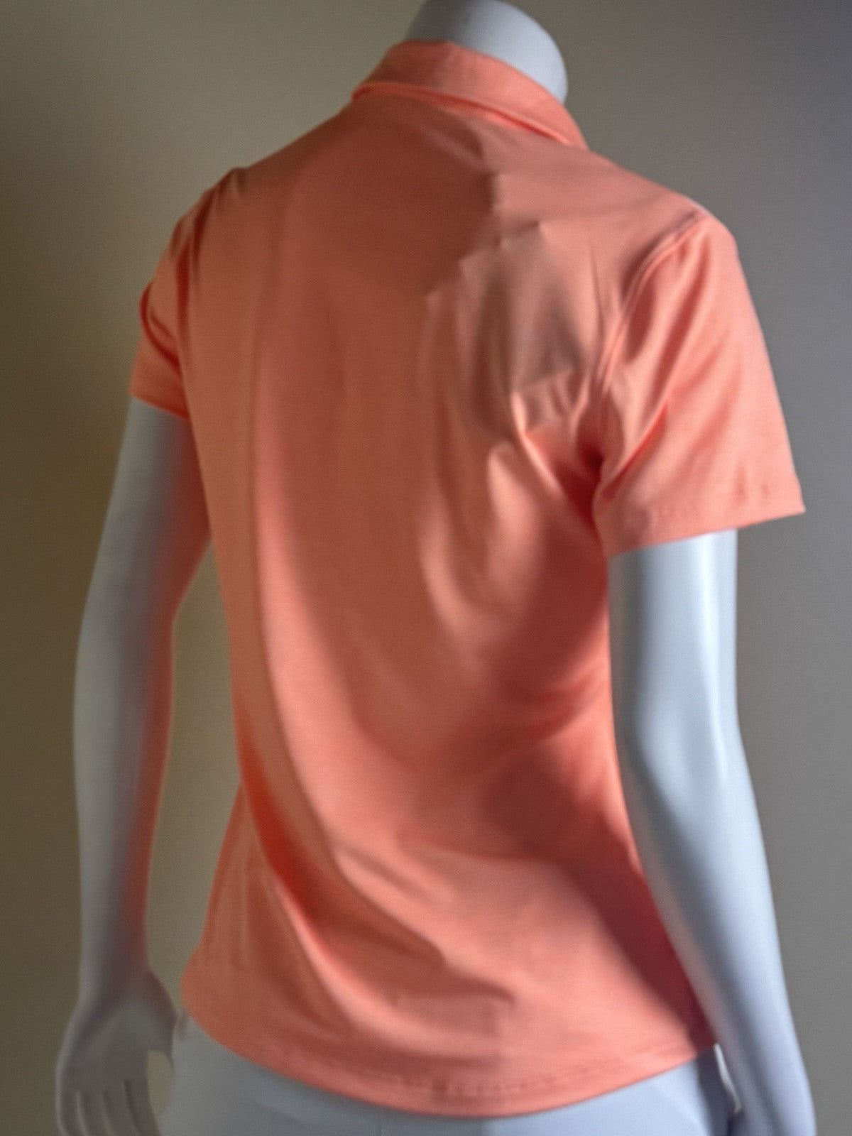 Under Armour Women's Golf Tennis Shirt Sz M.    (B.44)