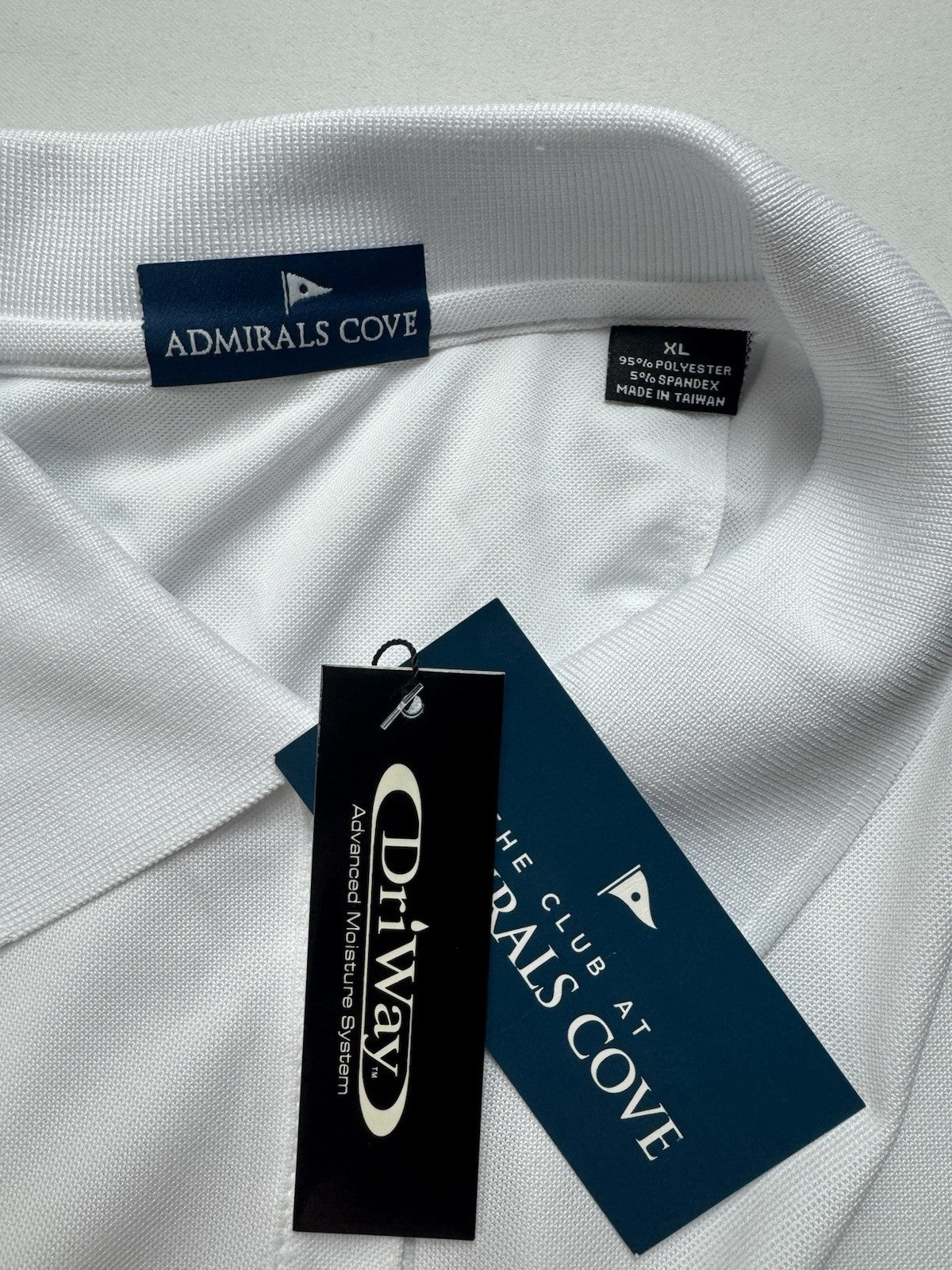 ADMIRALS COVE Women’s Golf White shirt Sz XL.  (B.39/1)