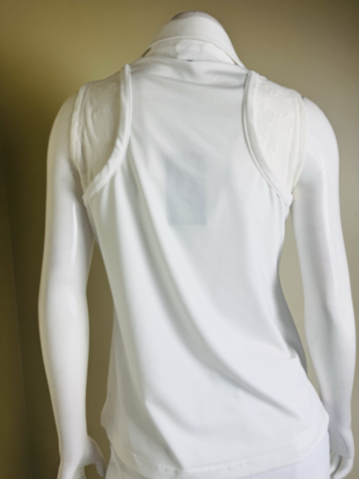 Teleri Athletics Women’s Golf Shirt Sz M.    (B.44)