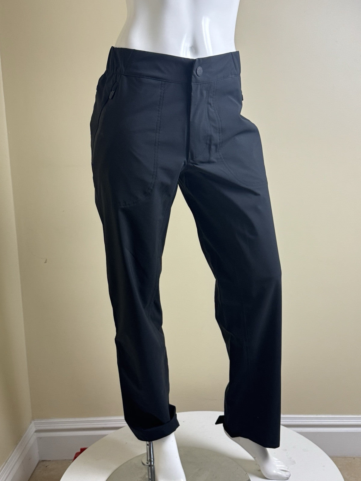 Puma Women’s Golf Pants Sz S.   (B.43)