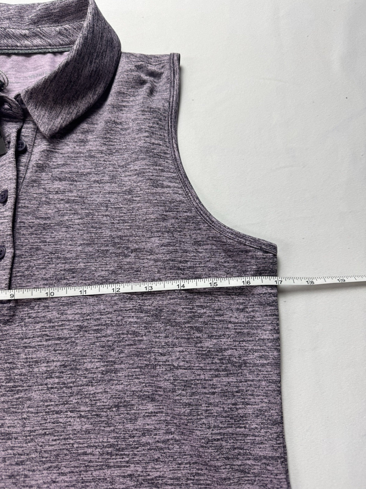 Under Armour Women's Golf Tennis Shirt Sz M.    (B.33)