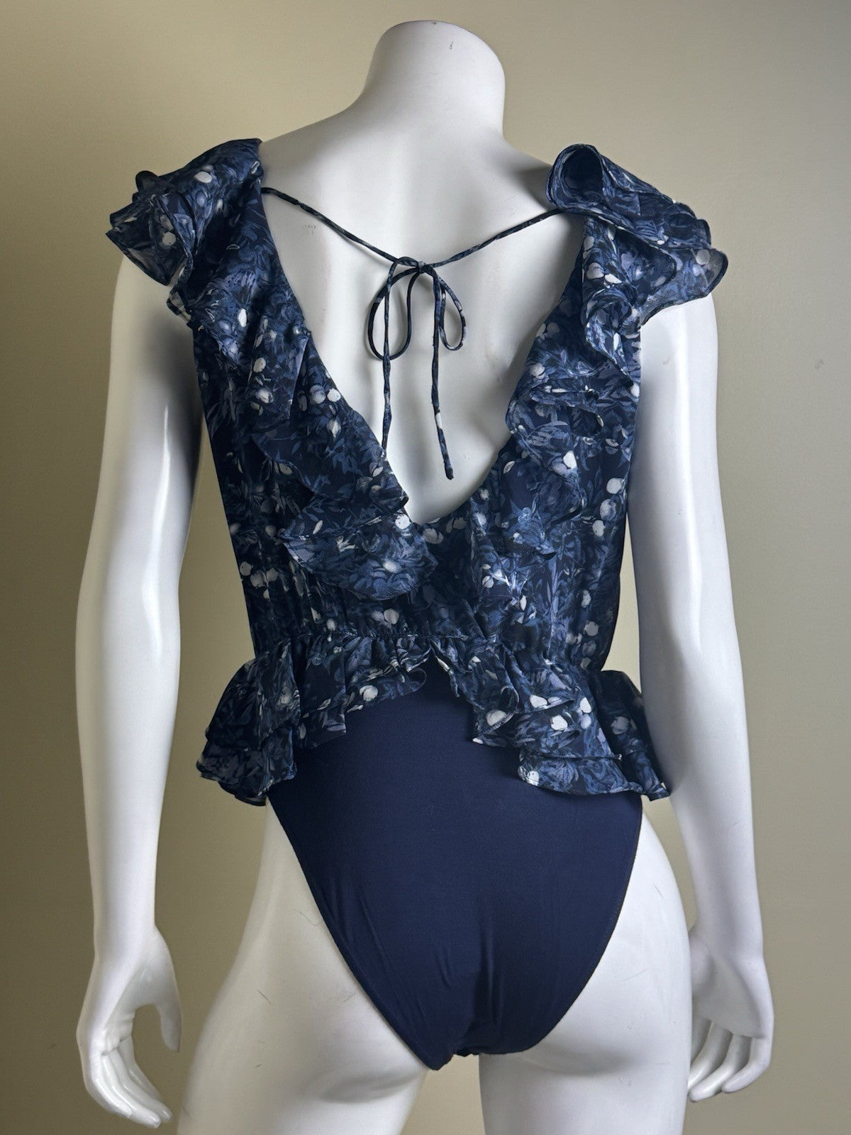 Bardot Women’s Emily Blue Ruffle Bodysuit Size 8/M.  (B.149)