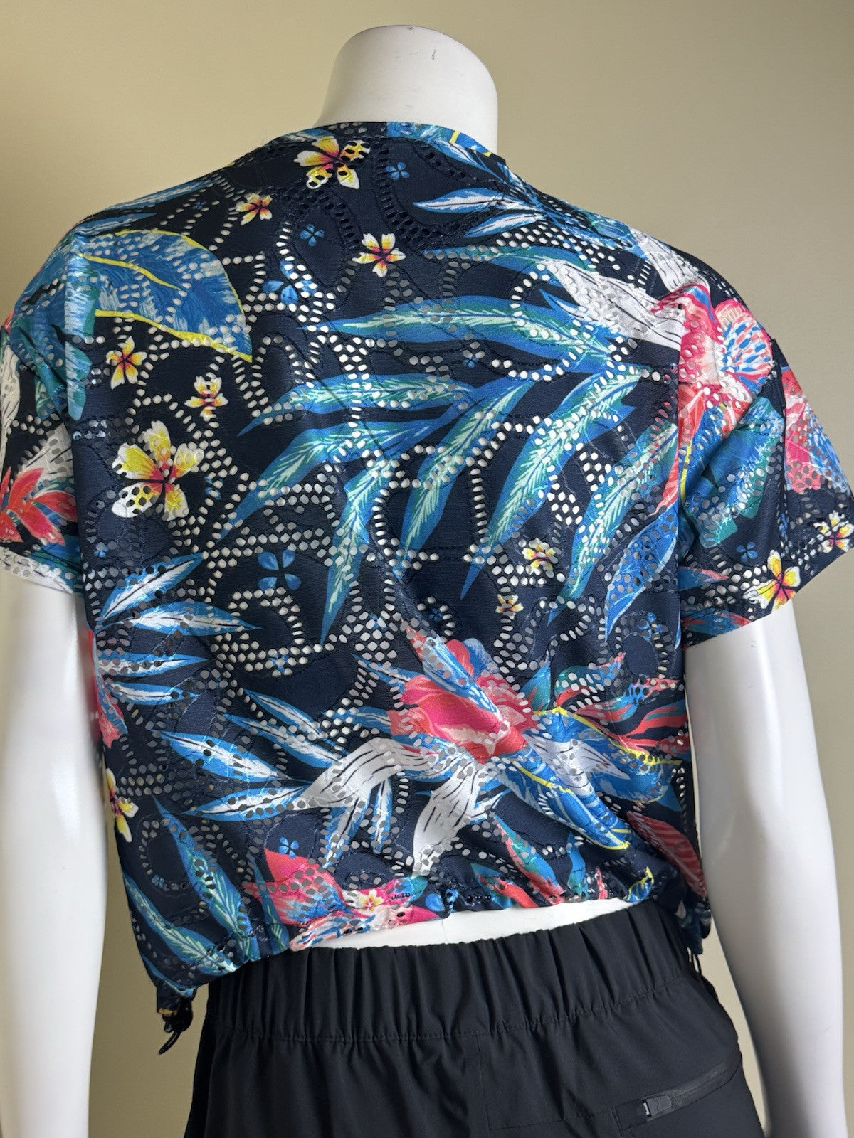 Lucky In Love Women’s Tennis Golf Shirt Sz S.     (B.33)