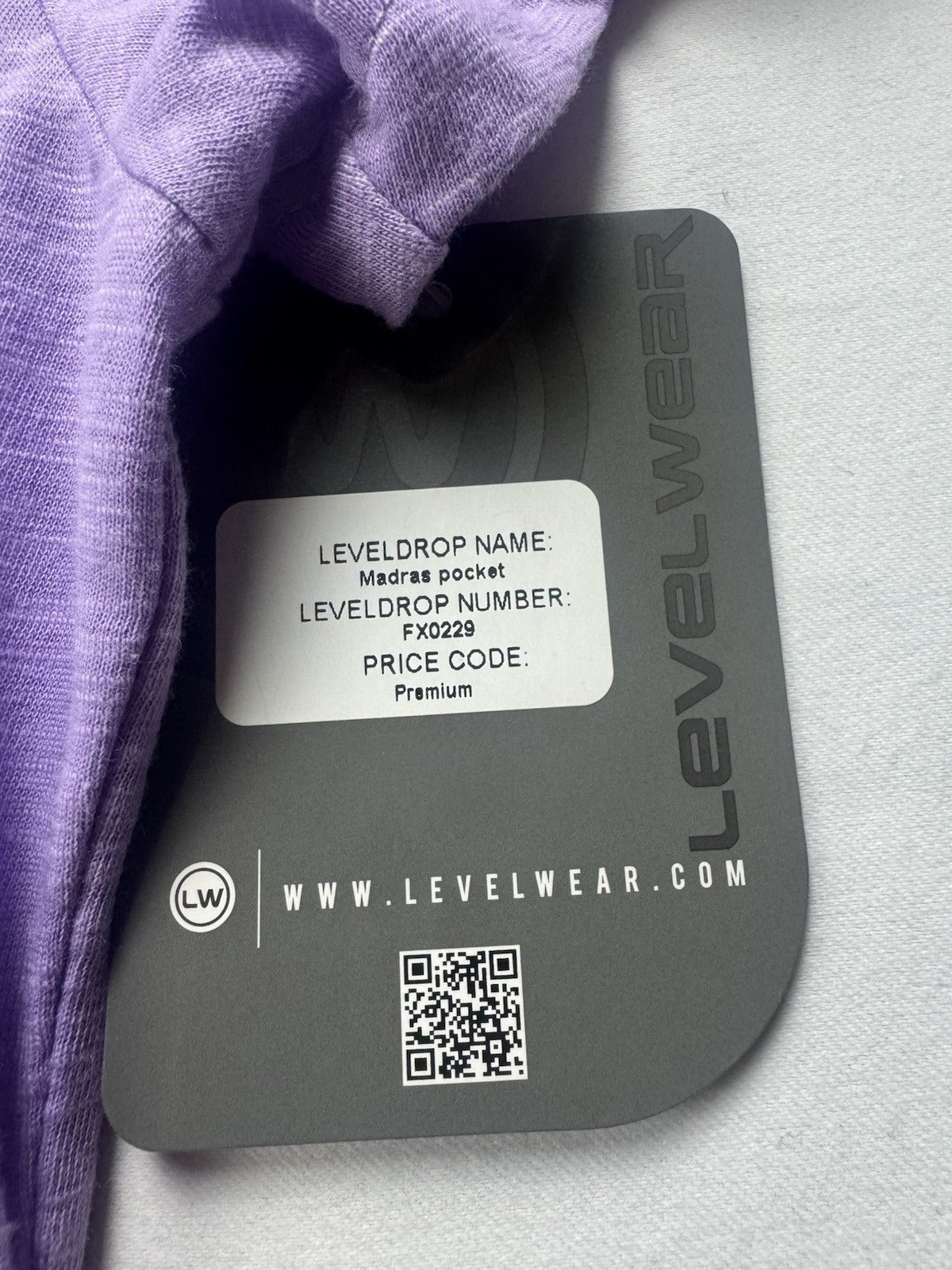 LeverWear Women's Golf shirt Sz M   (B.44)