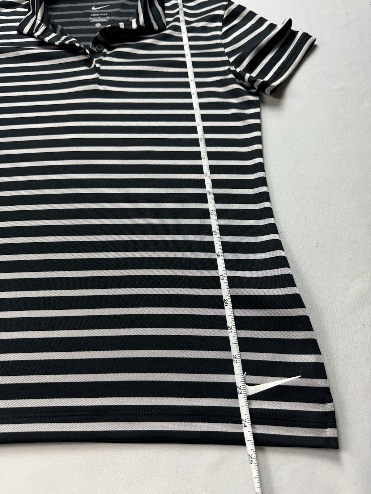 Nike Dri-fit Women’s Golf Shirt Sz S.    (B.33)