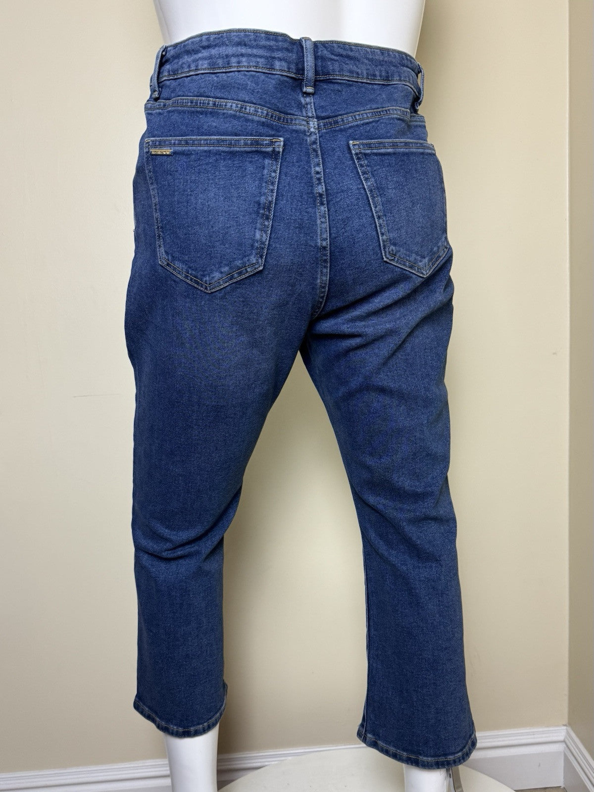 $110 Michael Kors Women’s Blue Jeans. Sz 16.    (B.124)