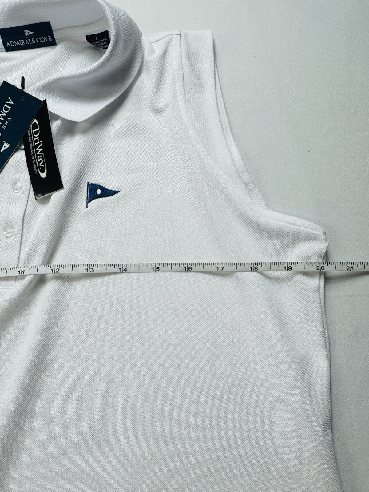 ADMIRALS COVE Women’s Golf White shirt Sz L.  (B.39)