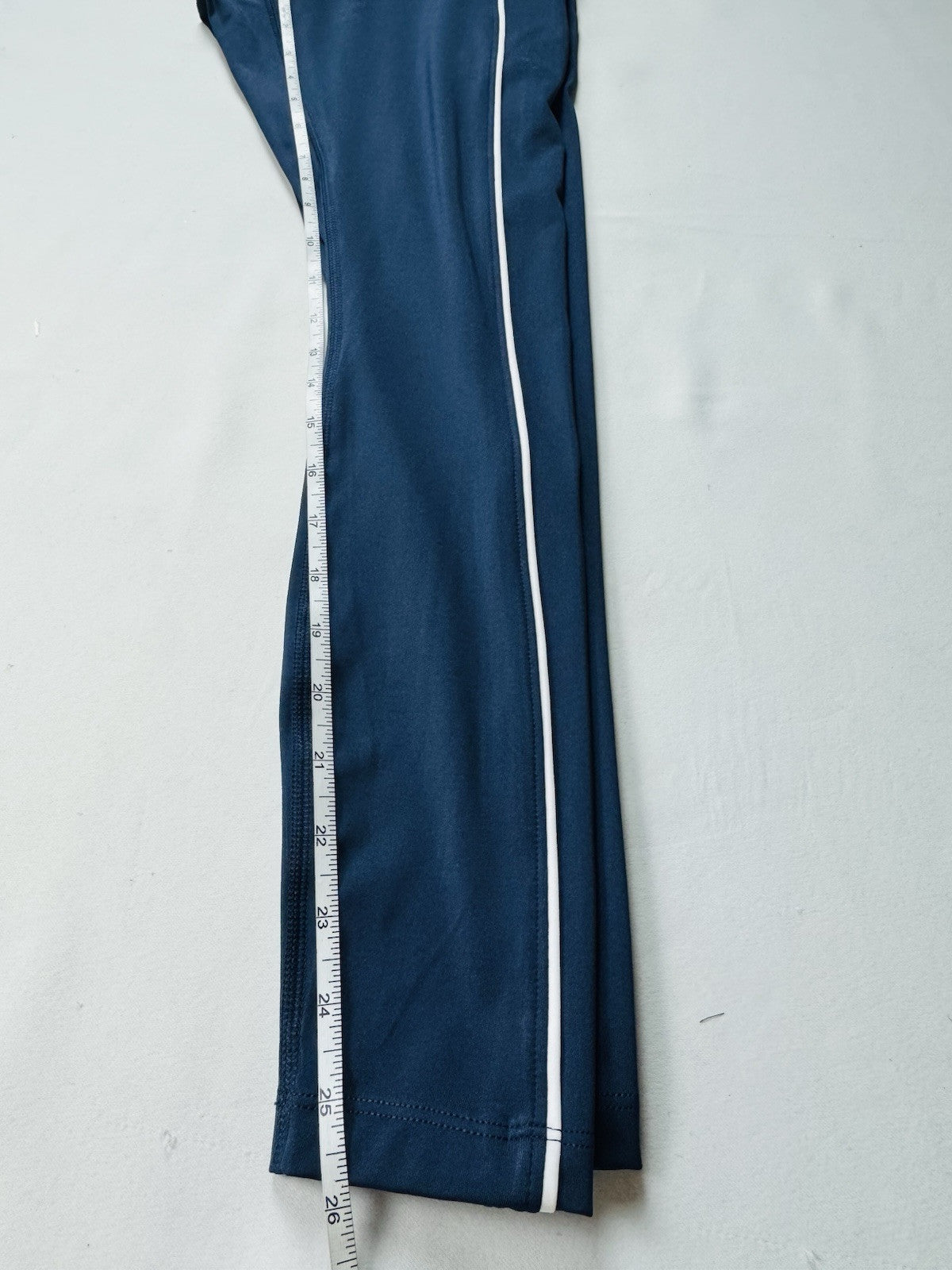 Puma Women’s Leggings Stretch Pockets Navy Sz S.  (B.94)