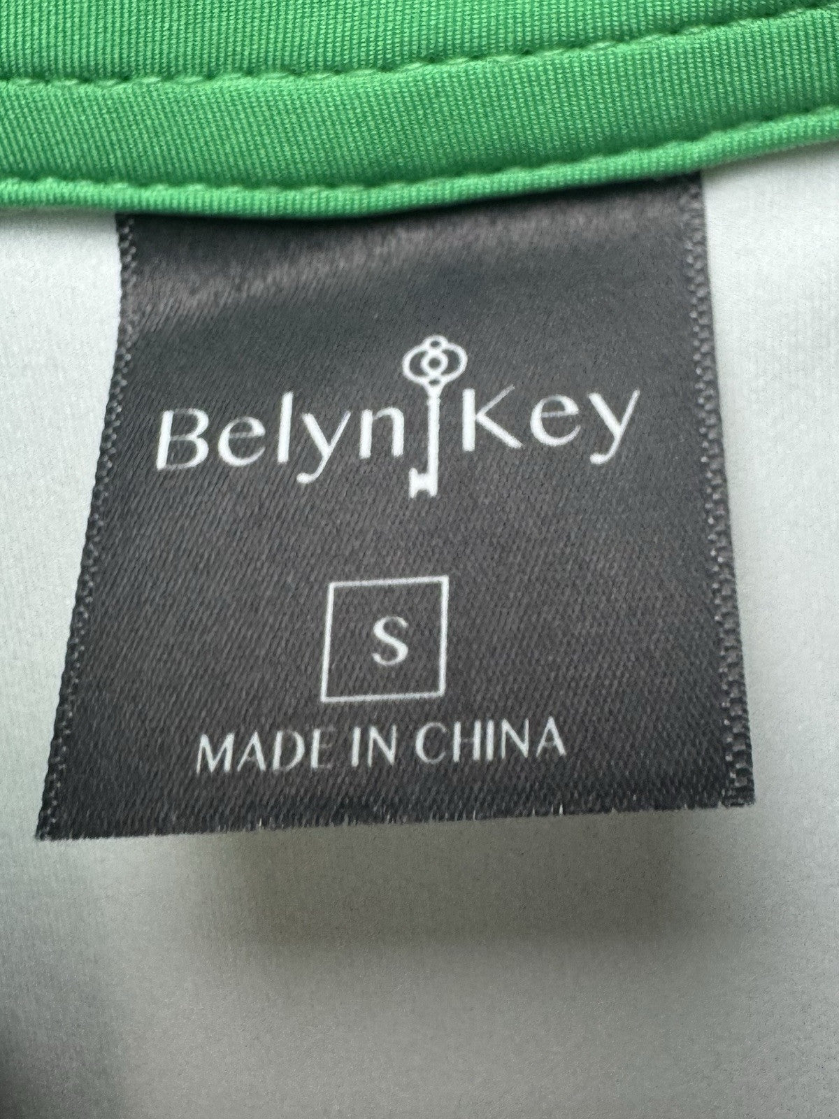 BELYN KEY Women’s Golf Shirt Sz S.    (B.33)