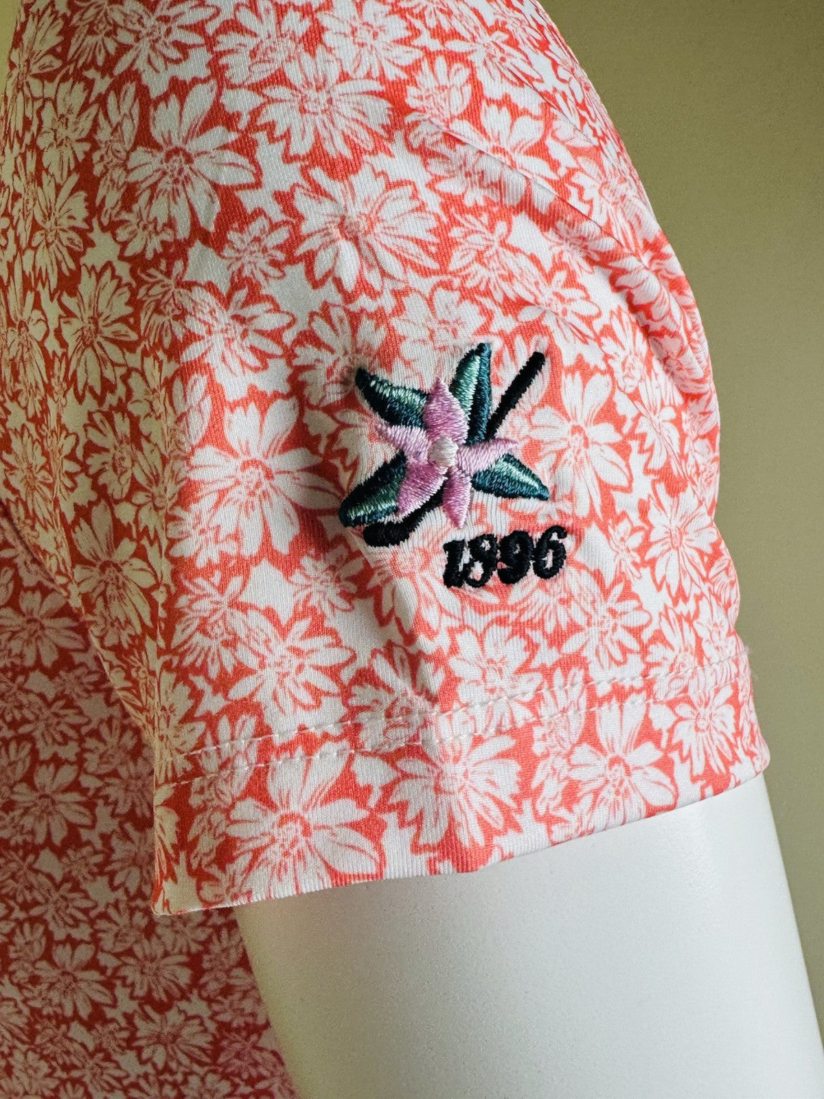 Straight Down Women's Bloom Golf Polo shirt Sz S.  (B.44)