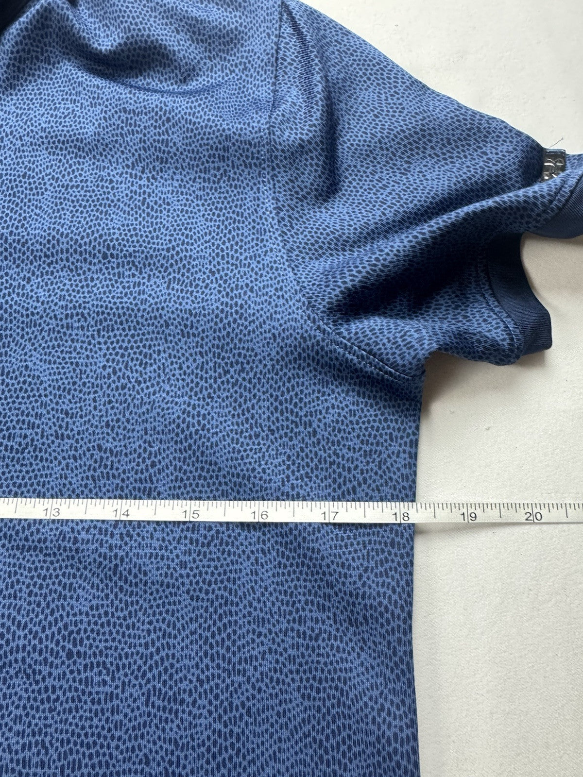 Under Armour Women's Golf Tennis Shirt Sz M.    (B.44)