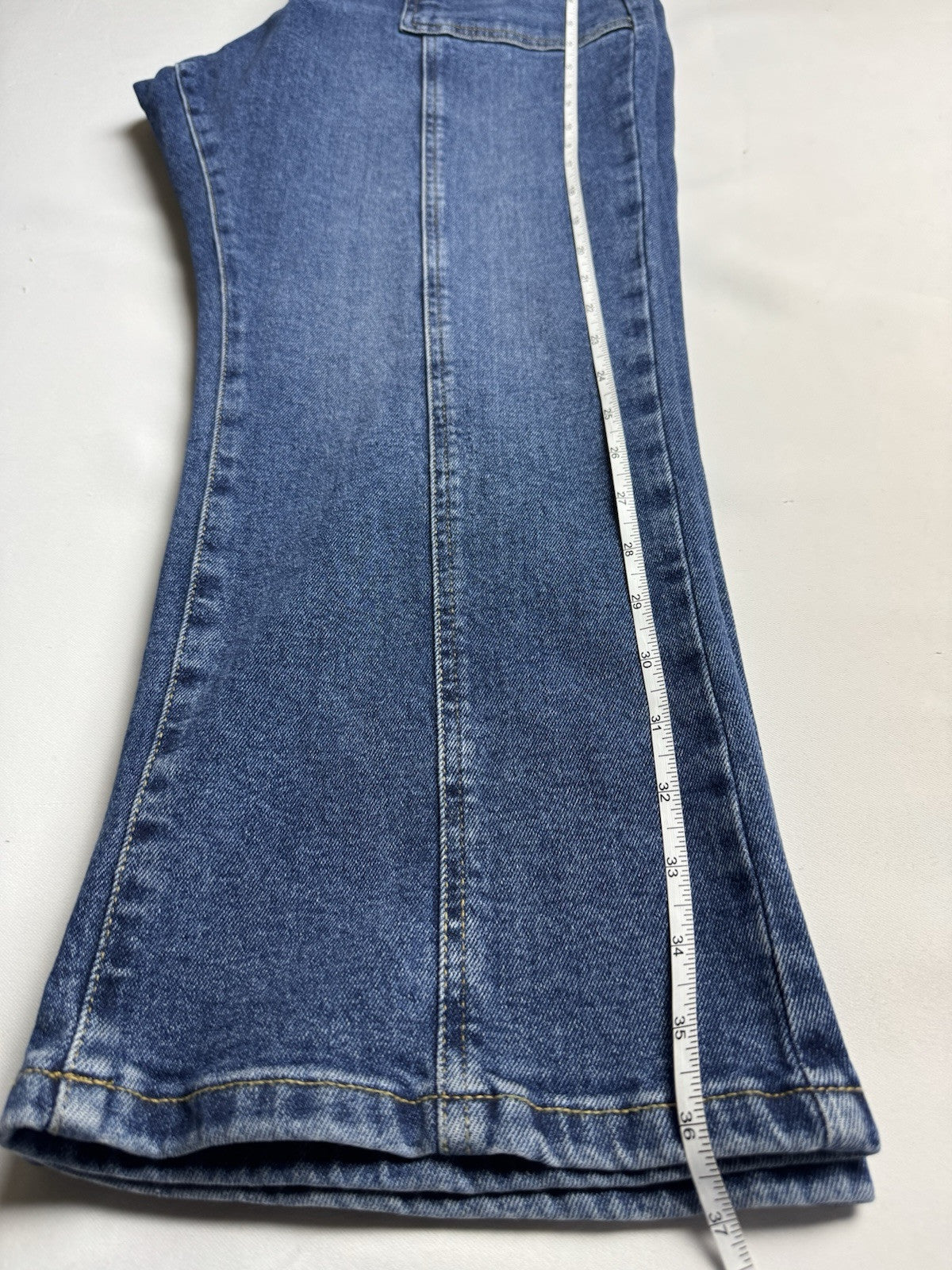 $110 Michael Kors Women’s Blue Jeans. Sz 16.    (B.124)