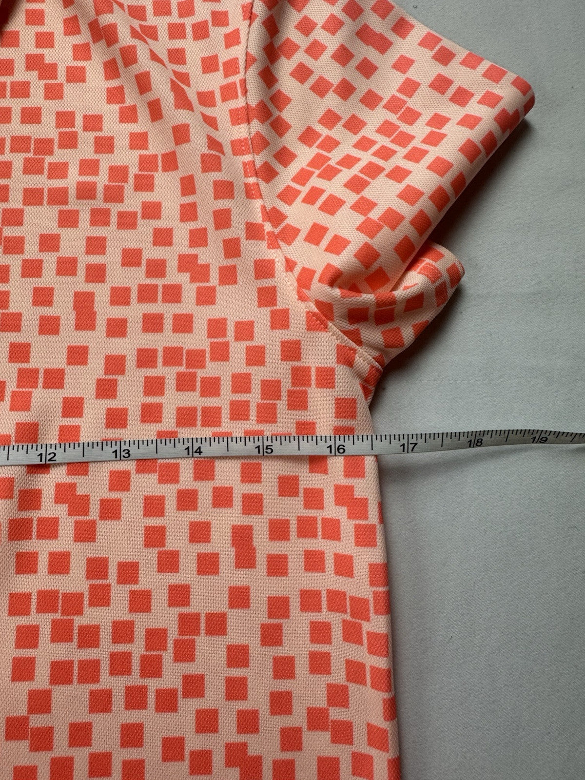 Nike Dri-fit Women’s Golf Shirt Sz S.    (B.39)