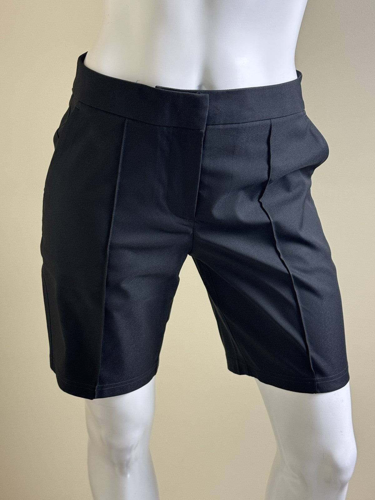 PUMA Women’s Golf Shorts Size S. (B.39)