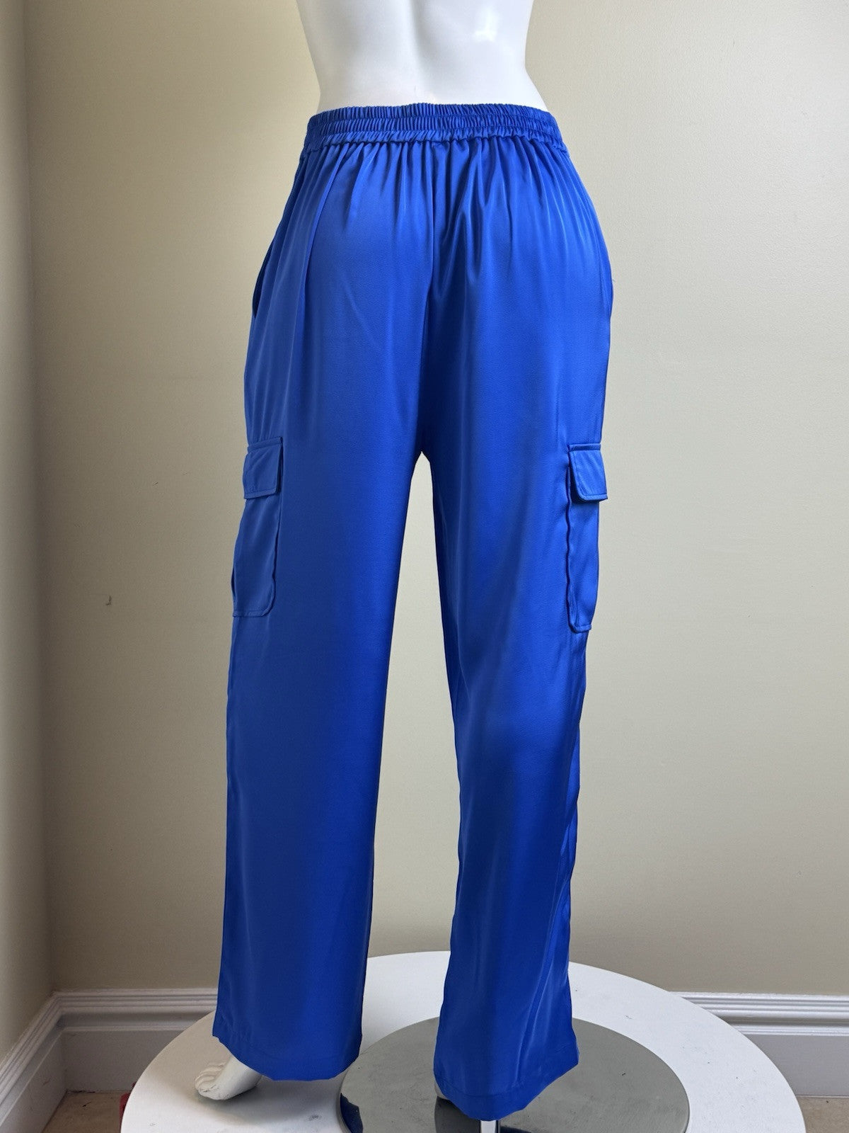 Nicole Miller Women’s Satin Blue Cargo Pants Sz 10. (B.136)