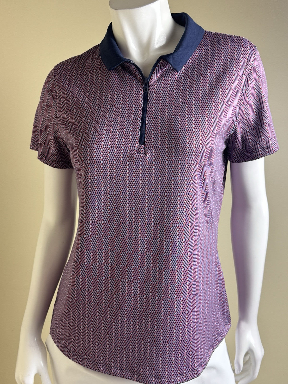 Under Armour Women's Golf Tennis Shirt Sz M.    (B.44)
