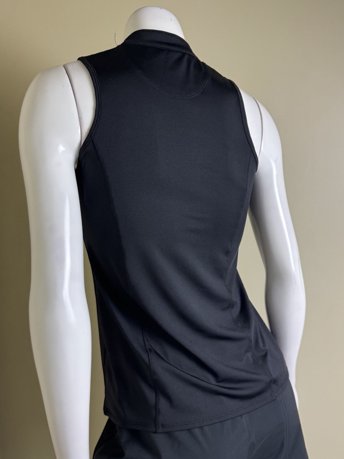 Lucky In Love Women’s Top Sleeveless Tennis Golf Shirt Sz S.     (B.33)