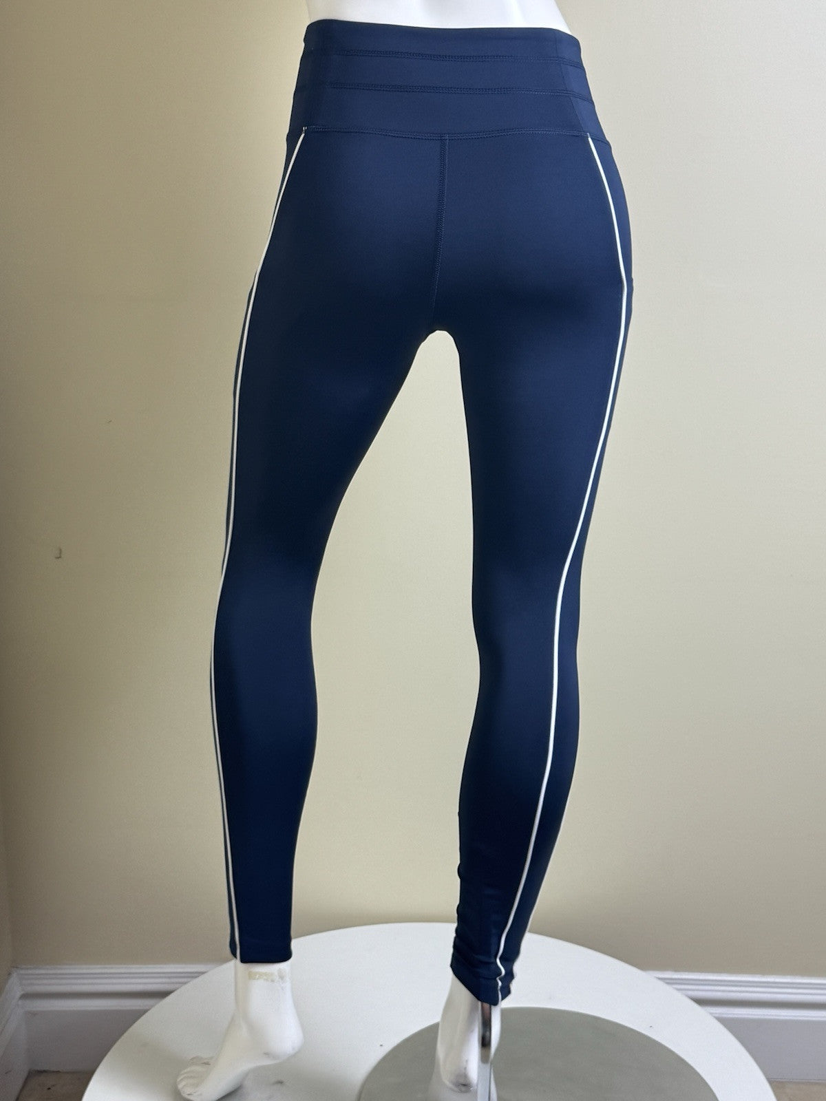 Puma Women’s Leggings Stretch Pockets Navy Sz S.  (B.94)