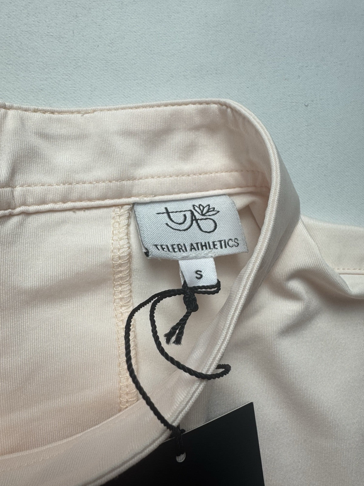 Teleri Athletics Women’s Golf Shirt Sz S    (B.44)