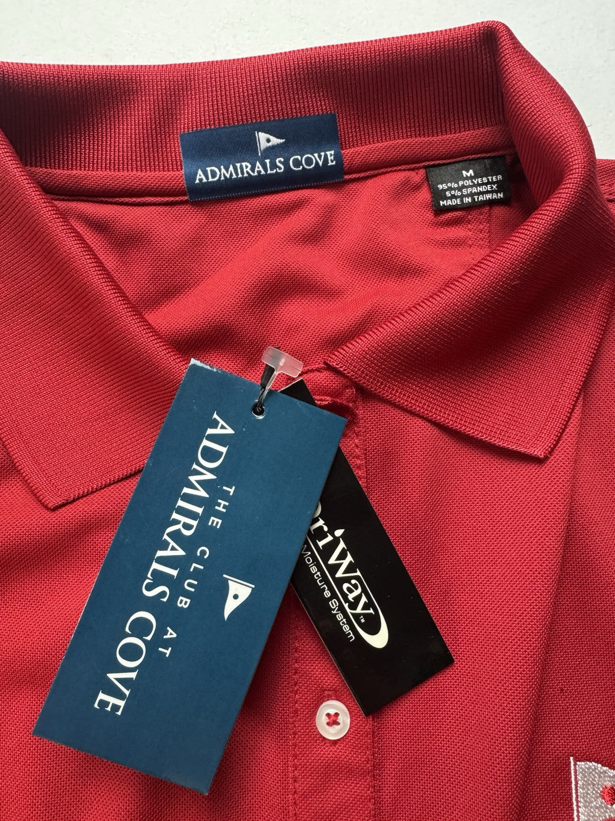 ADMIRALS COVE Women’s Golf Red shirt Sz M.  (B.39/3)