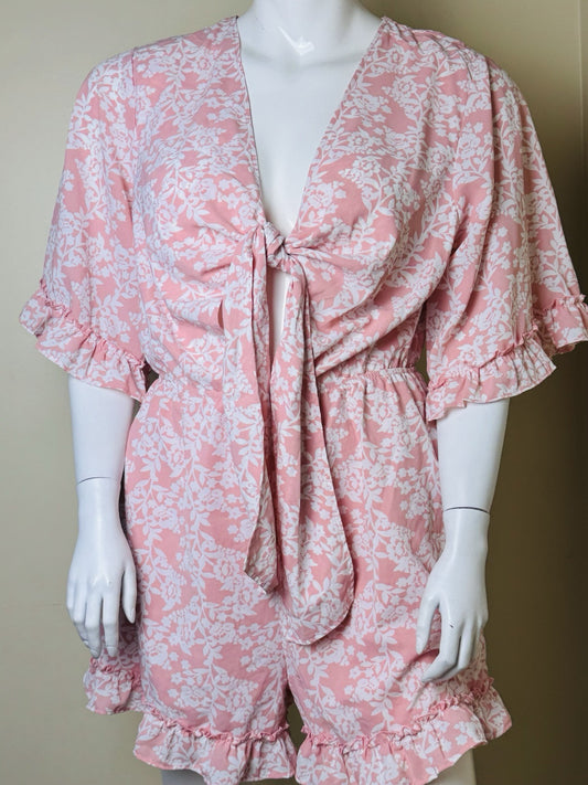 Fashion Women’s Shorts Romper Floral Size XL.      (B.147)